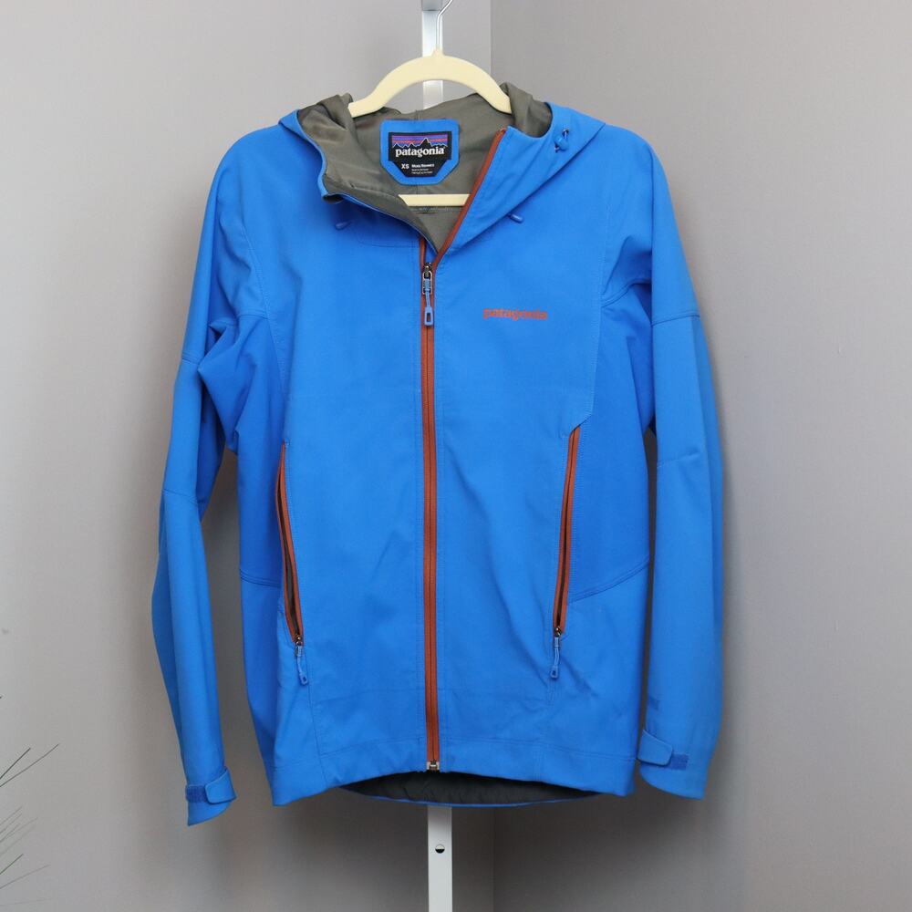 Patagonia Men’s XS Blue Softshell Hooded Jacket Lightweight Outdoor Layer